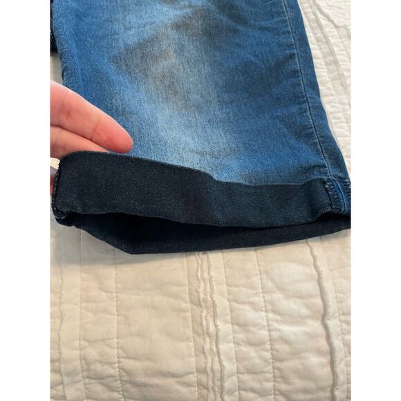 YMI WannaBettaButt? Jean shorts 9 Jr size. Lo-rise - Picture 9 of 10